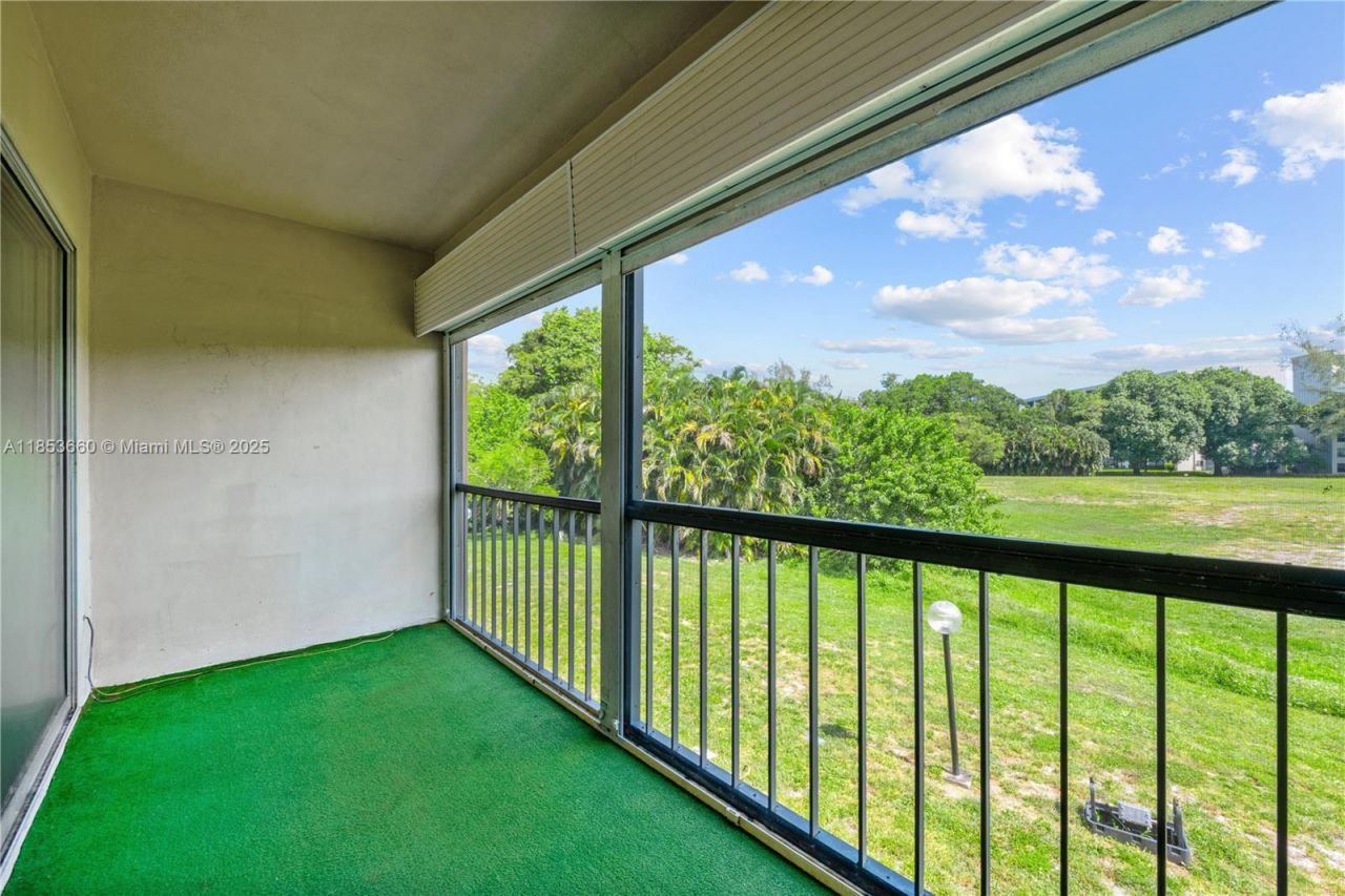 4088 Inverrary Dr, Unit 11F, Lauderhill, FL 33319 Photo