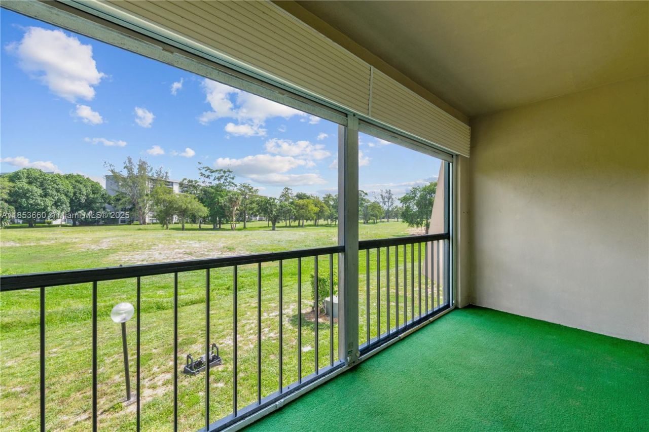 4088 Inverrary Dr, Unit 11F, Lauderhill, FL 33319 Photo