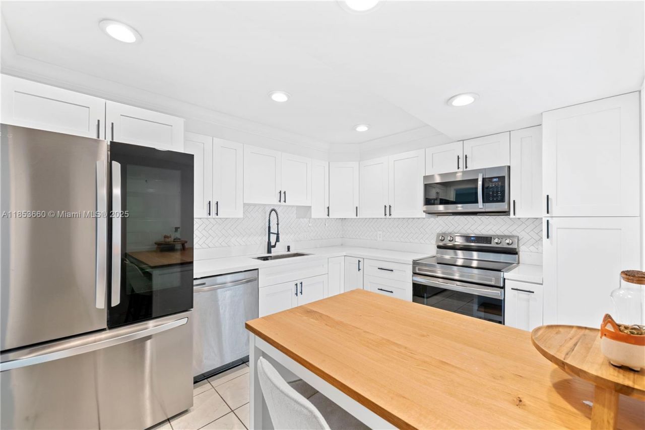 4088 Inverrary Dr, Unit 11F, Lauderhill, FL 33319 Photo