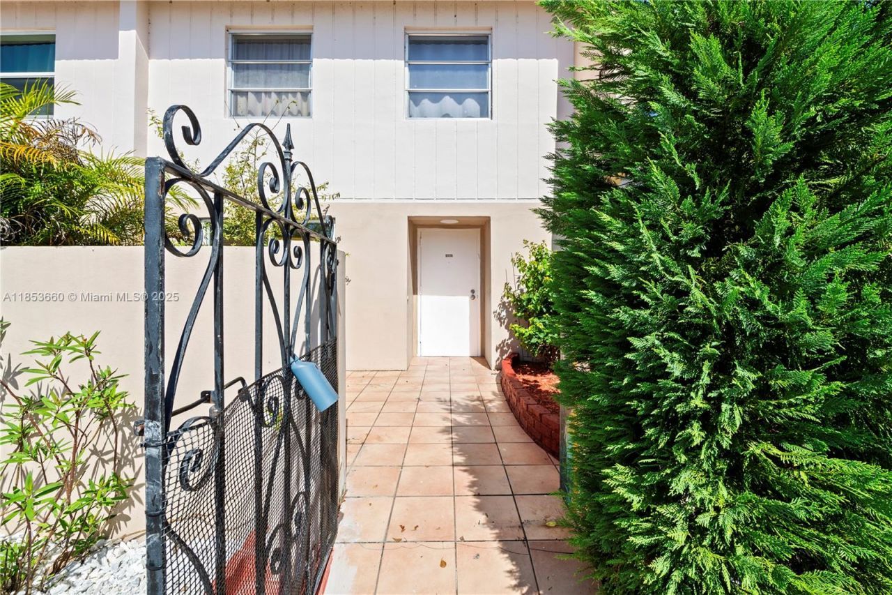 4088 Inverrary Dr, Unit 11F, Lauderhill, FL 33319 Photo