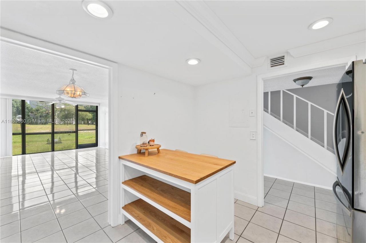 4088 Inverrary Dr, Unit 11F, Lauderhill, FL 33319 Photo