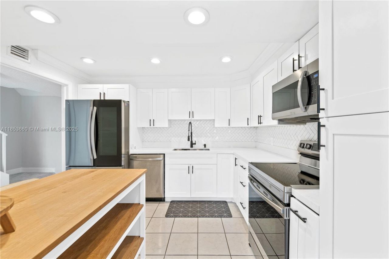 4088 Inverrary Dr, Unit 11F, Lauderhill, FL 33319 Photo