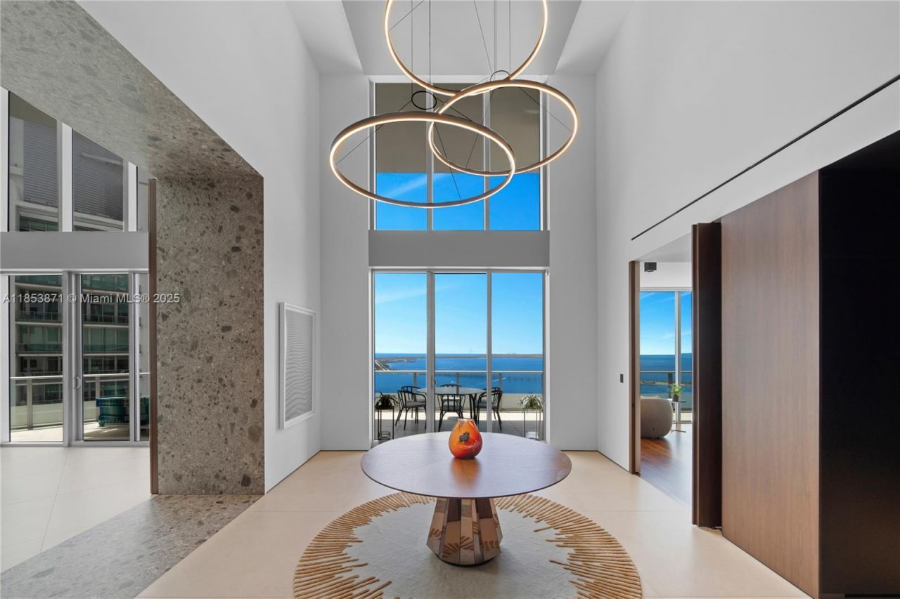 1300 Brickell Bay Dr, Unit 4401, Miami, FL 33131 Photo