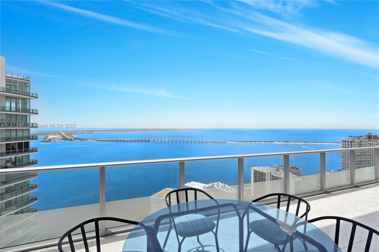 1300 Brickell Bay Dr, Unit 4401, Miami, FL 33131 Photo