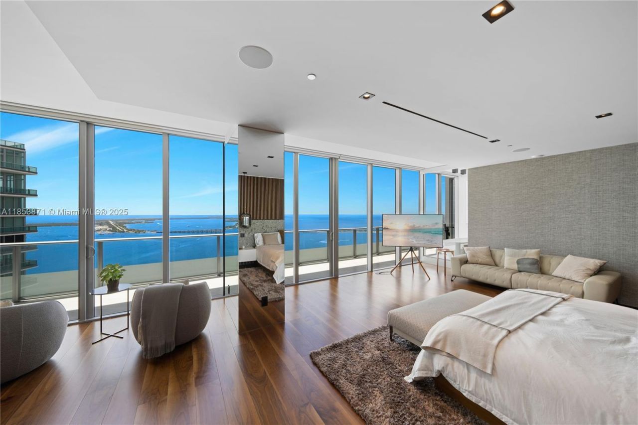 1300 Brickell Bay Dr, Unit 4401, Miami, FL 33131 Photo