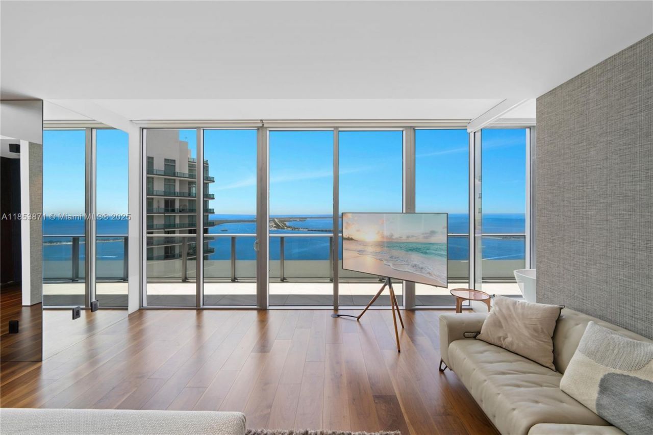 1300 Brickell Bay Dr, Unit 4401, Miami, FL 33131 Photo