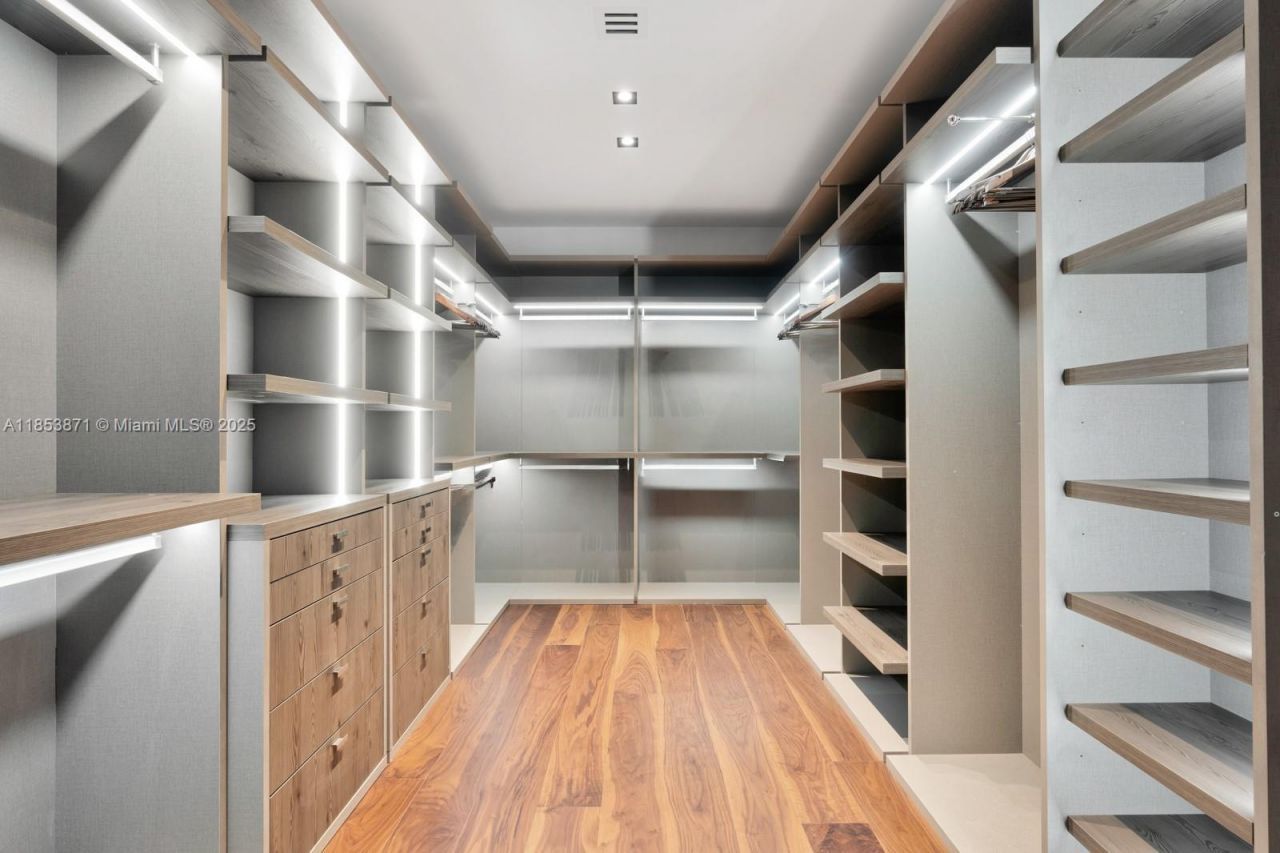 1300 Brickell Bay Dr, Unit 4401, Miami, FL 33131 Photo