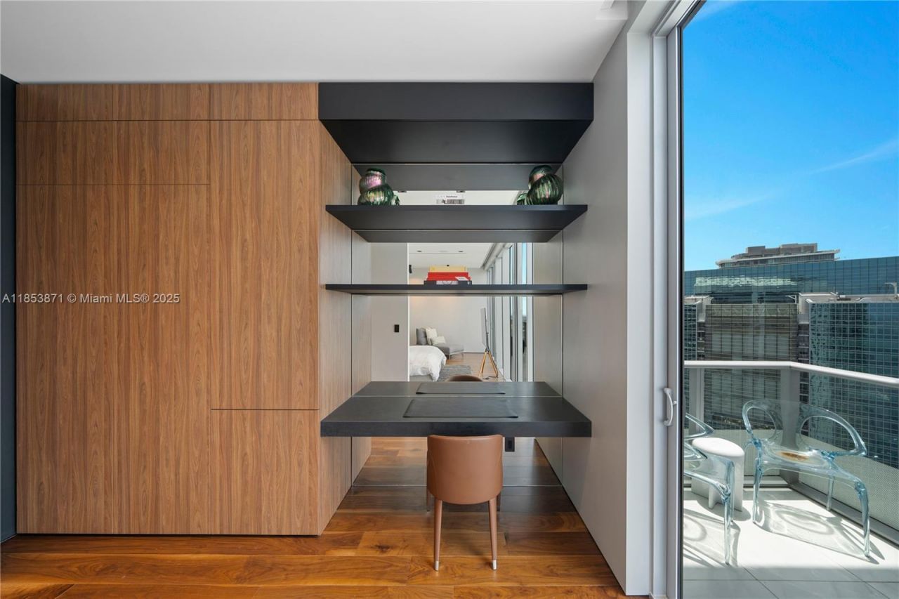 1300 Brickell Bay Dr, Unit 4401, Miami, FL 33131 Photo