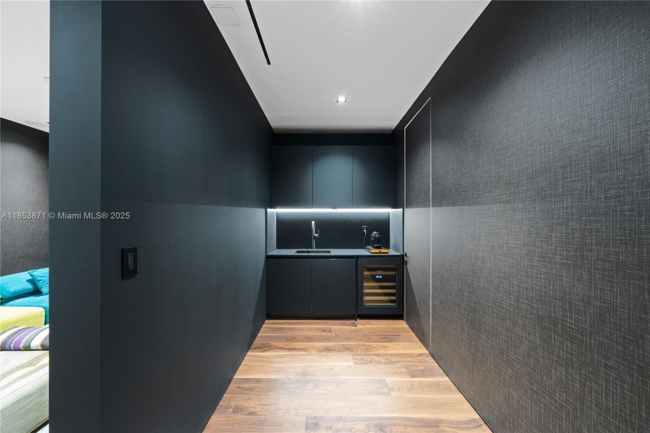 1300 Brickell Bay Dr, Unit 4401, Miami, FL 33131 Photo