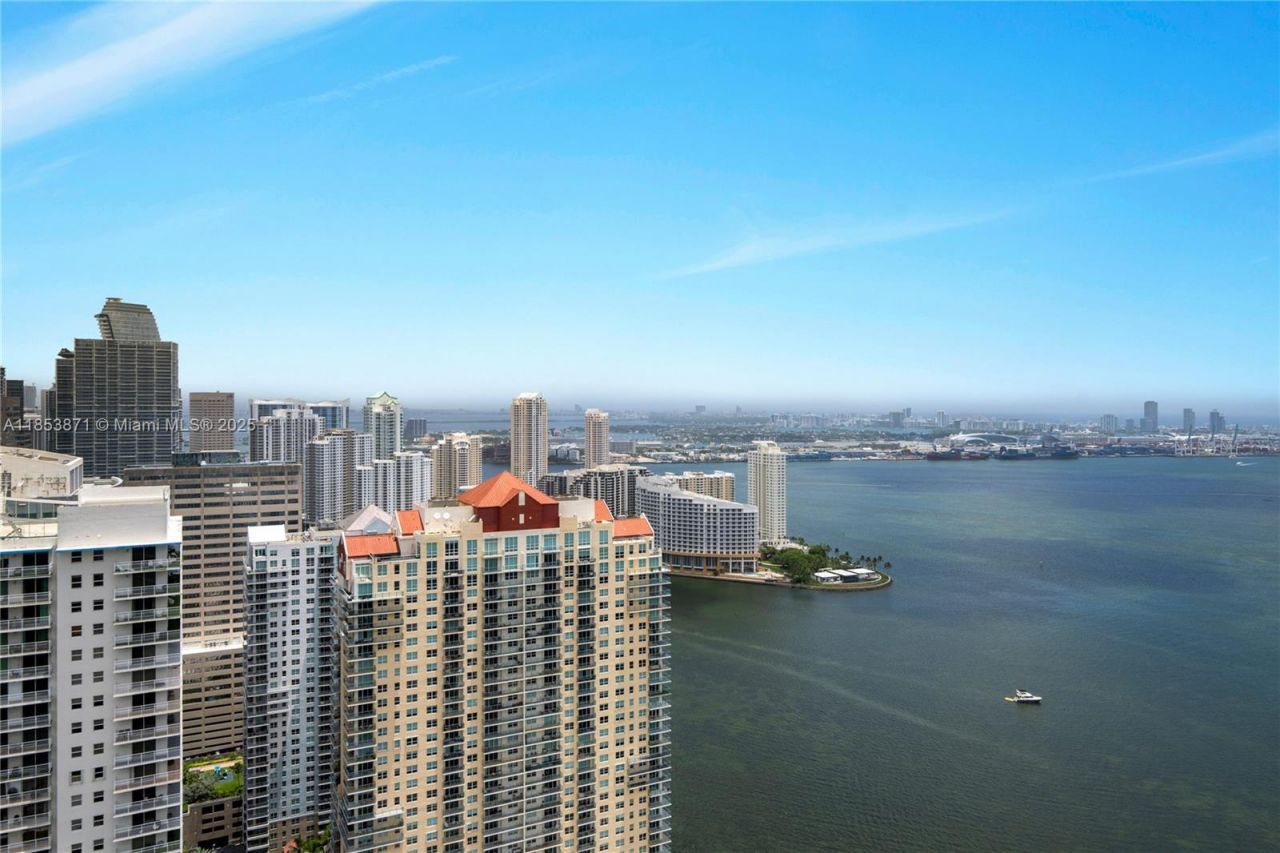 1300 Brickell Bay Dr, Unit 4401, Miami, FL 33131 Photo