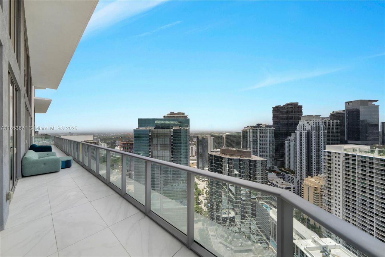 1300 Brickell Bay Dr, Unit 4401, Miami, FL 33131 Photo