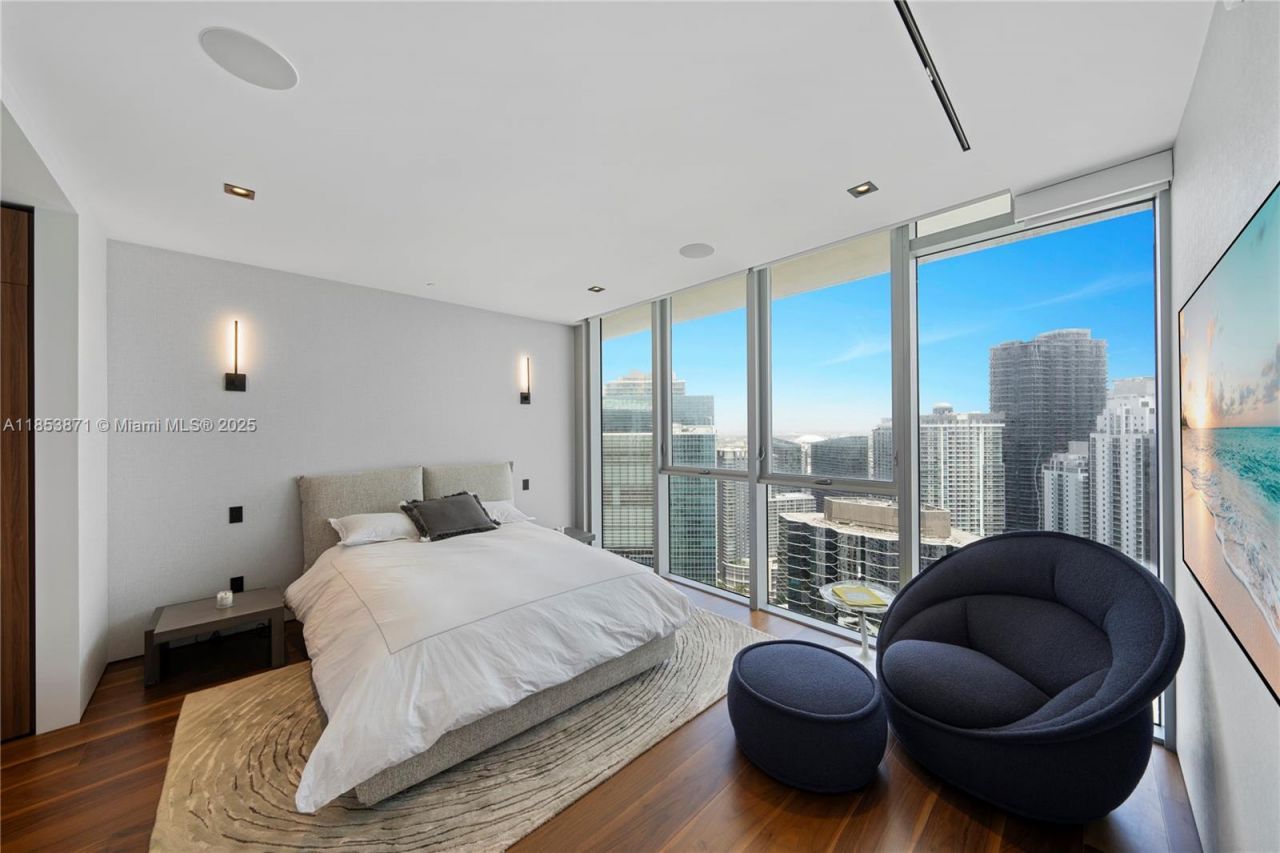 1300 Brickell Bay Dr, Unit 4401, Miami, FL 33131 Photo