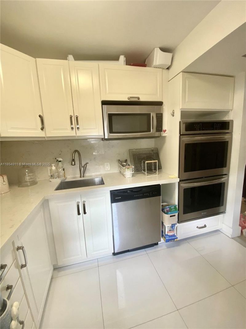 3301 N Country Club Dr, Unit 112, Aventura, FL 33180 Photo