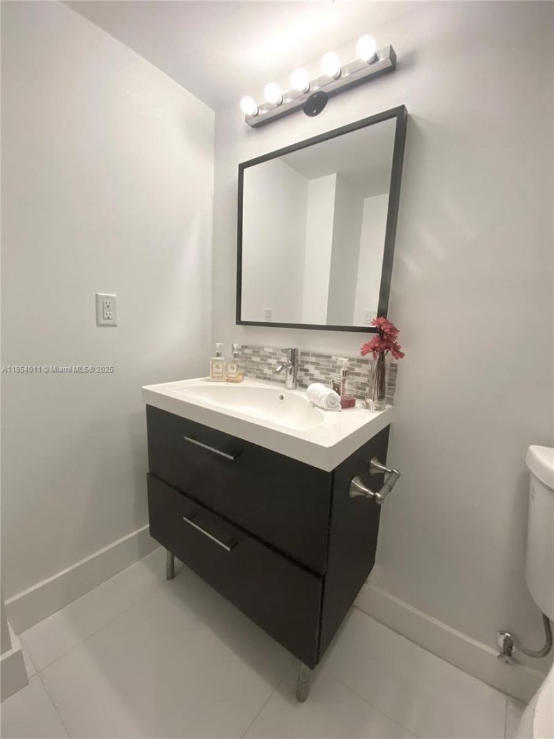 3301 N Country Club Dr, Unit 112, Aventura, FL 33180 Photo