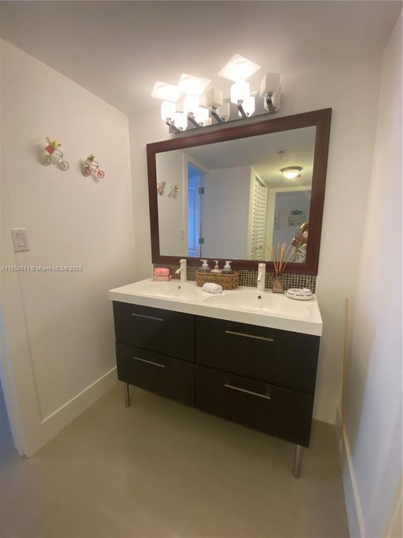3301 N Country Club Dr, Unit 112, Aventura, FL 33180 Photo