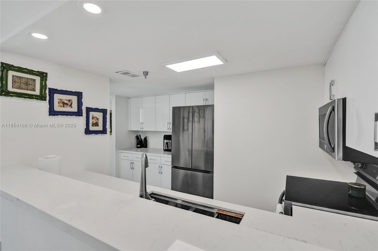 650 West Ave, Unit 1408, Miami Beach, FL 33139 Photo