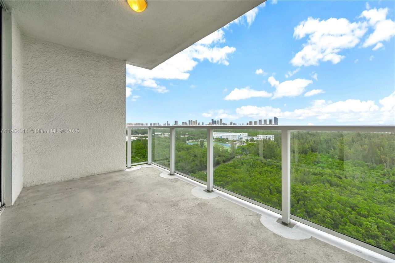 15051 Royal Oaks Ln, Unit 1605, North Miami, FL 33181 Photo