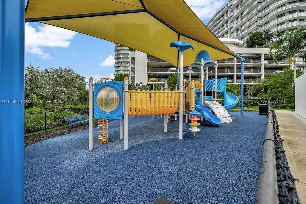 15051 Royal Oaks Ln, Unit 1605, North Miami, FL 33181 Photo