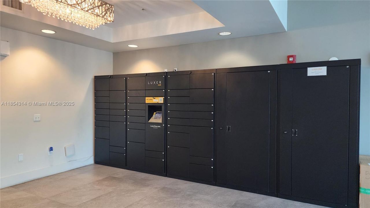 15051 Royal Oaks Ln, Unit 1605, North Miami, FL 33181 Photo