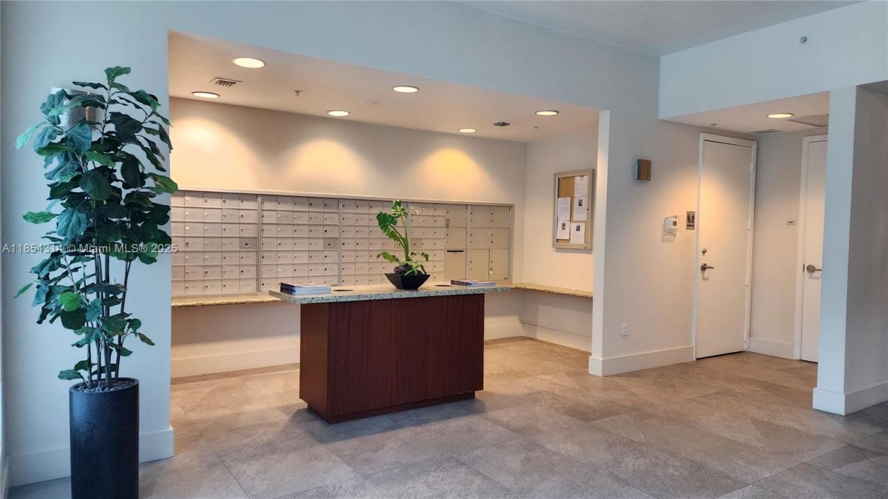 15051 Royal Oaks Ln, Unit 1605, North Miami, FL 33181 Photo