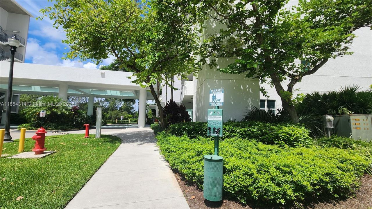 15051 Royal Oaks Ln, Unit 1605, North Miami, FL 33181 Photo