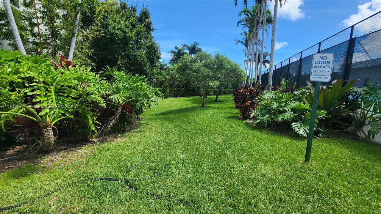 15051 Royal Oaks Ln, Unit 1605, North Miami, FL 33181 Photo