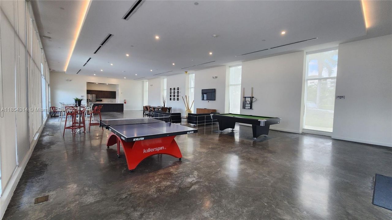 15051 Royal Oaks Ln, Unit 1605, North Miami, FL 33181 Photo