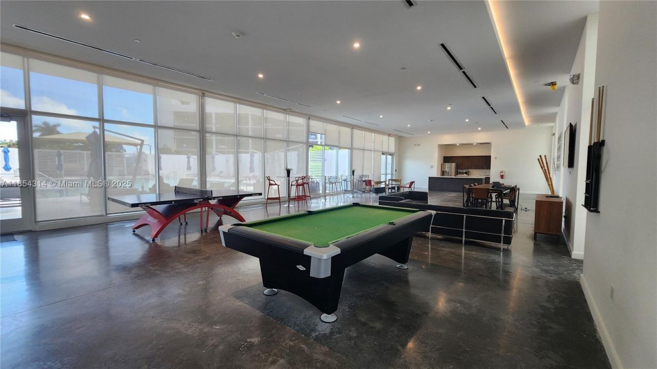 15051 Royal Oaks Ln, Unit 1605, North Miami, FL 33181 Photo