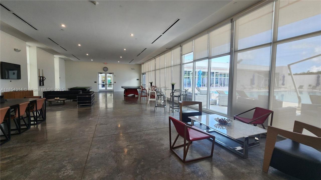 15051 Royal Oaks Ln, Unit 1605, North Miami, FL 33181 Photo