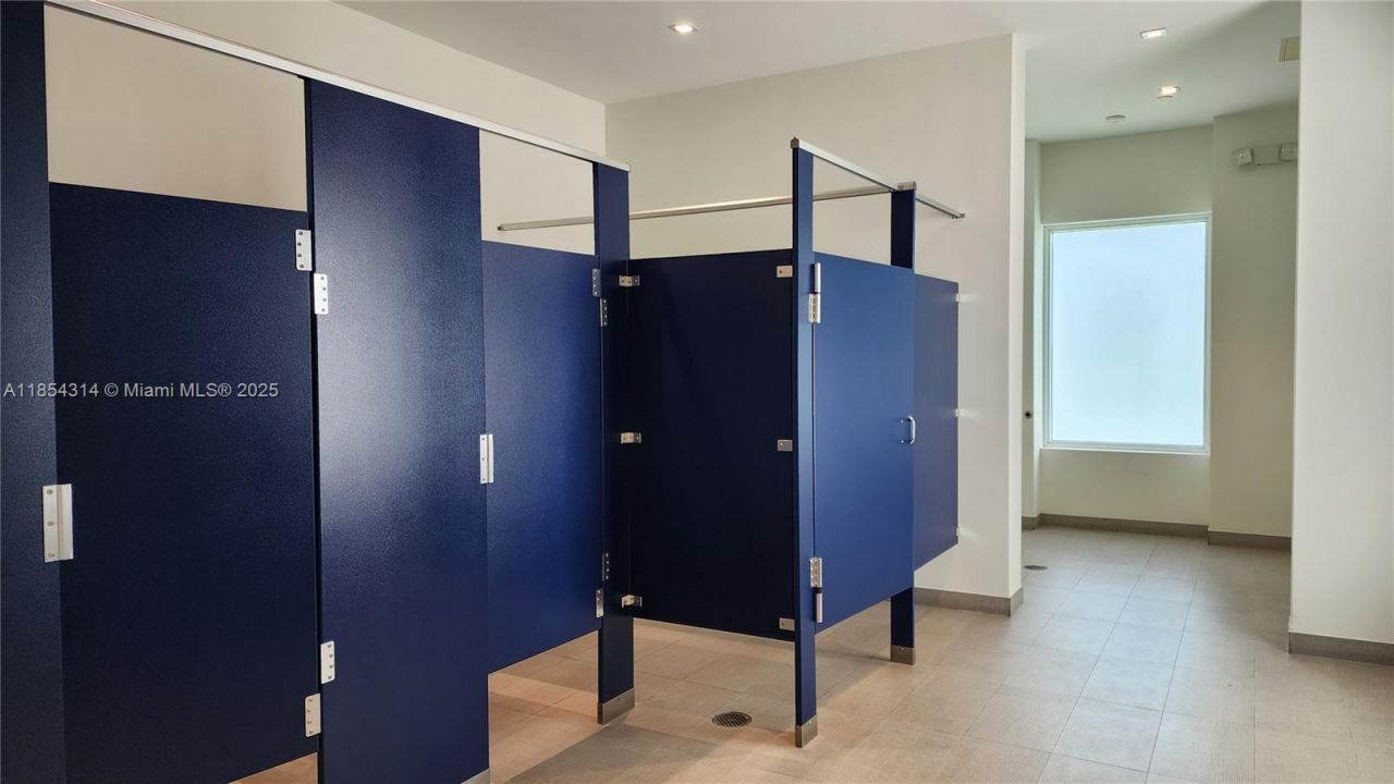 15051 Royal Oaks Ln, Unit 1605, North Miami, FL 33181 Photo