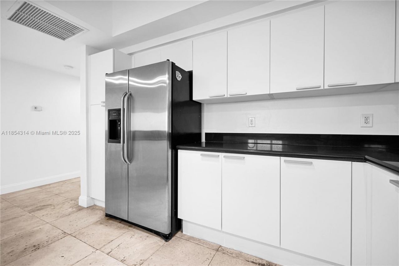 15051 Royal Oaks Ln, Unit 1605, North Miami, FL 33181 Photo