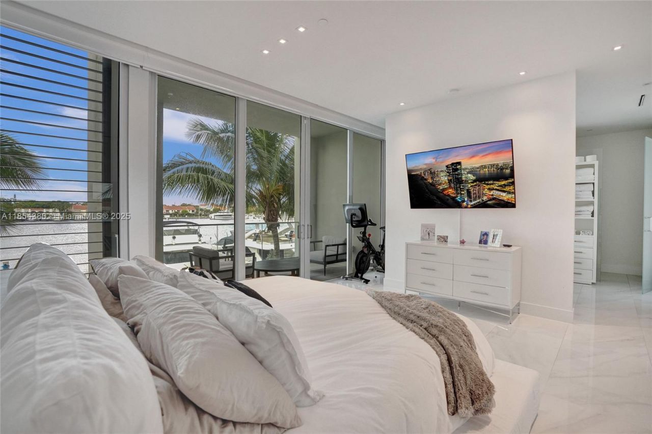 3750 Yacht Club Dr, Unit TH2, Aventura, FL 33180 Photo