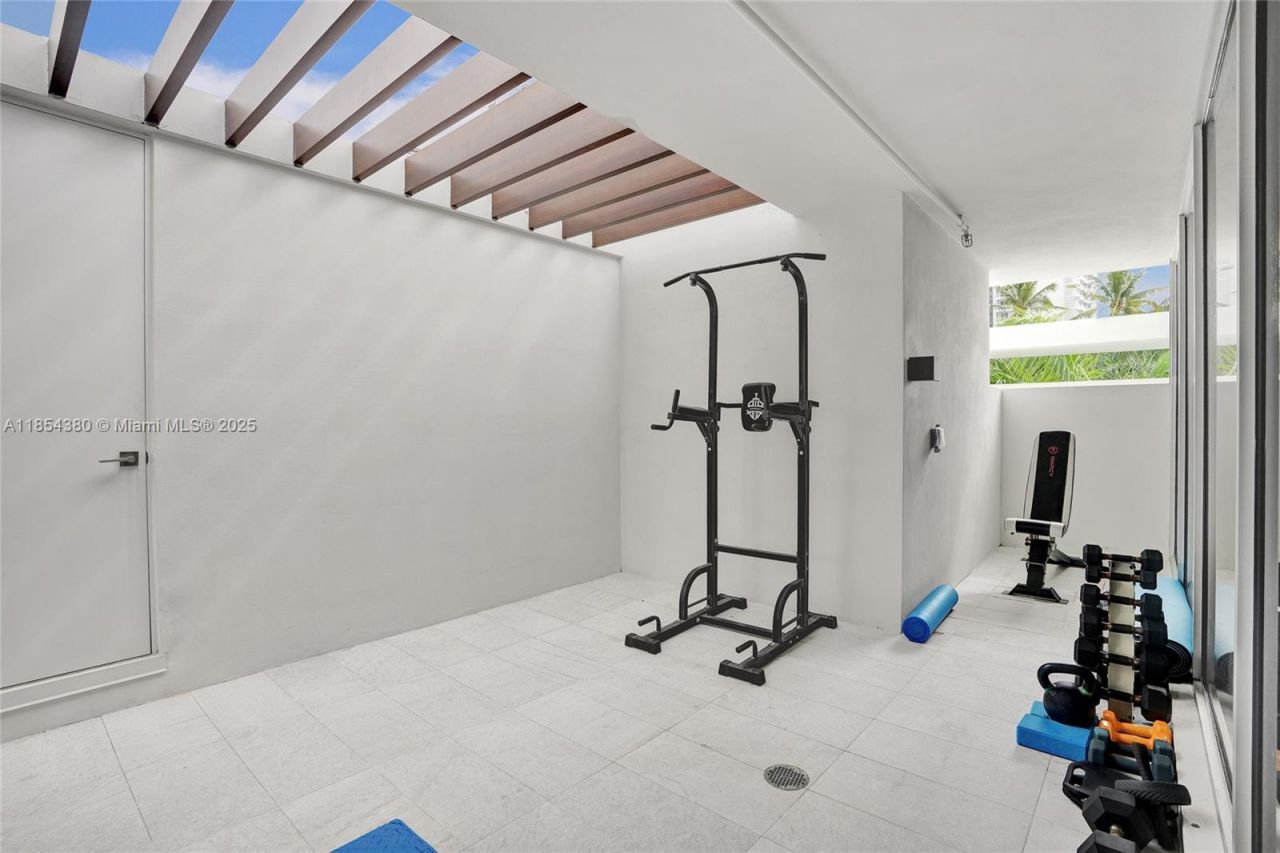 3750 Yacht Club Dr, Unit TH2, Aventura, FL 33180 Photo