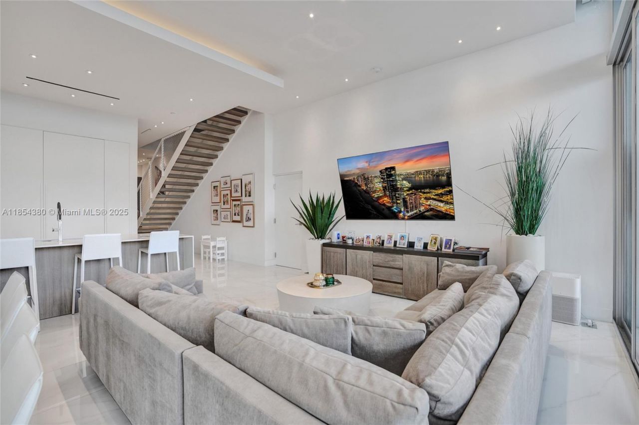 3750 Yacht Club Dr, Unit TH2, Aventura, FL 33180 Photo