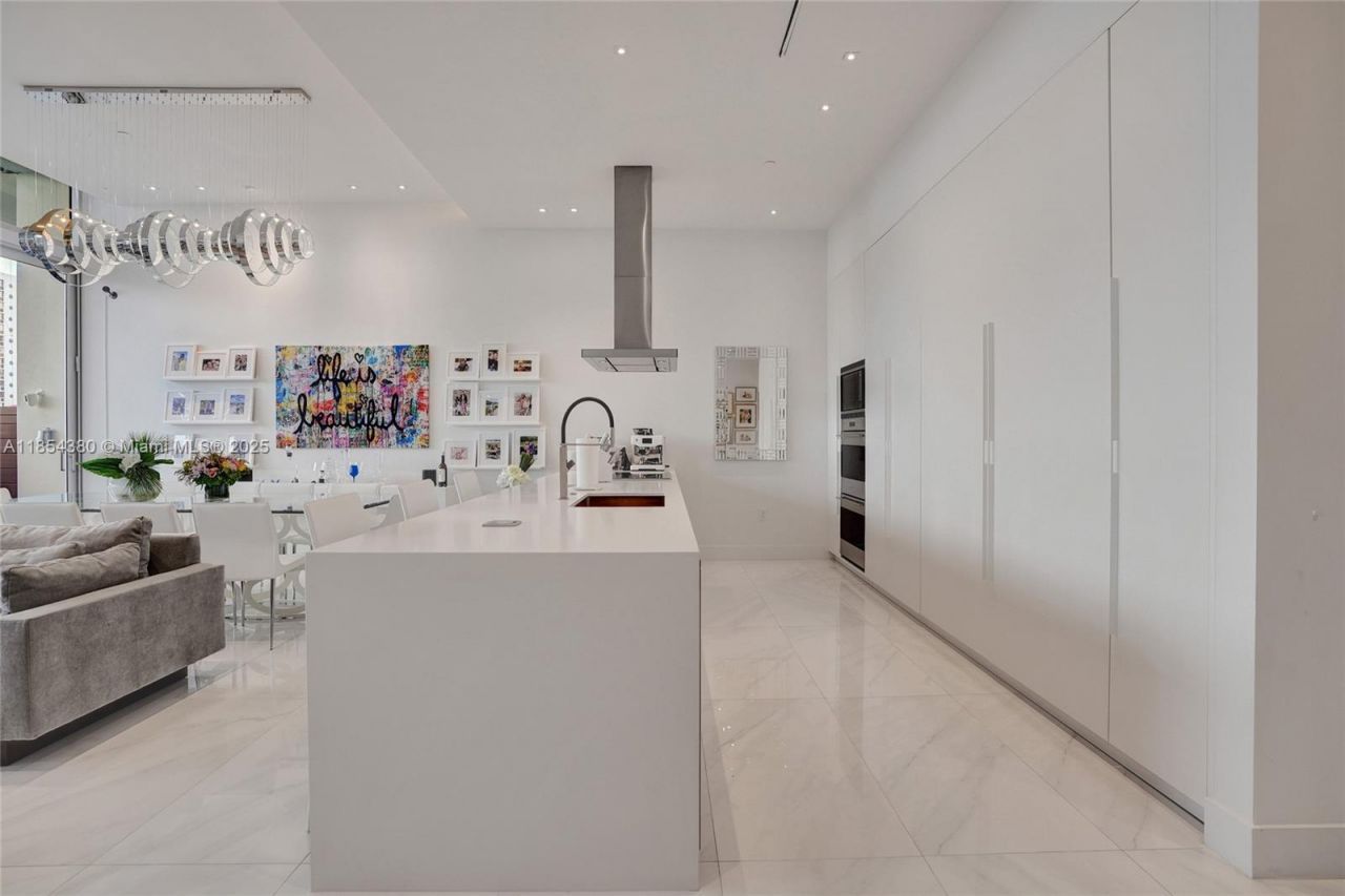 3750 Yacht Club Dr, Unit TH2, Aventura, FL 33180 Photo