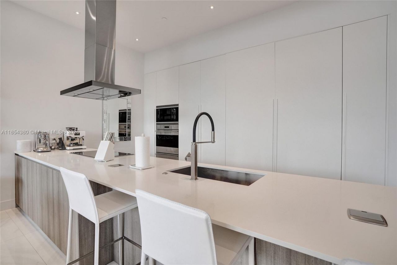 3750 Yacht Club Dr, Unit TH2, Aventura, FL 33180 Photo