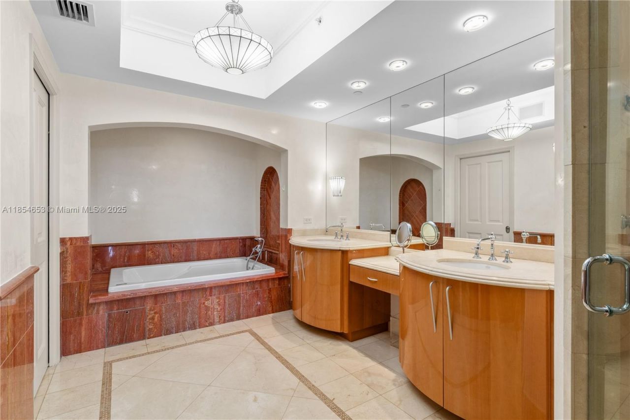 17875 Collins Ave, Unit 705, Sunny Isles Beach, FL 33160 Photo