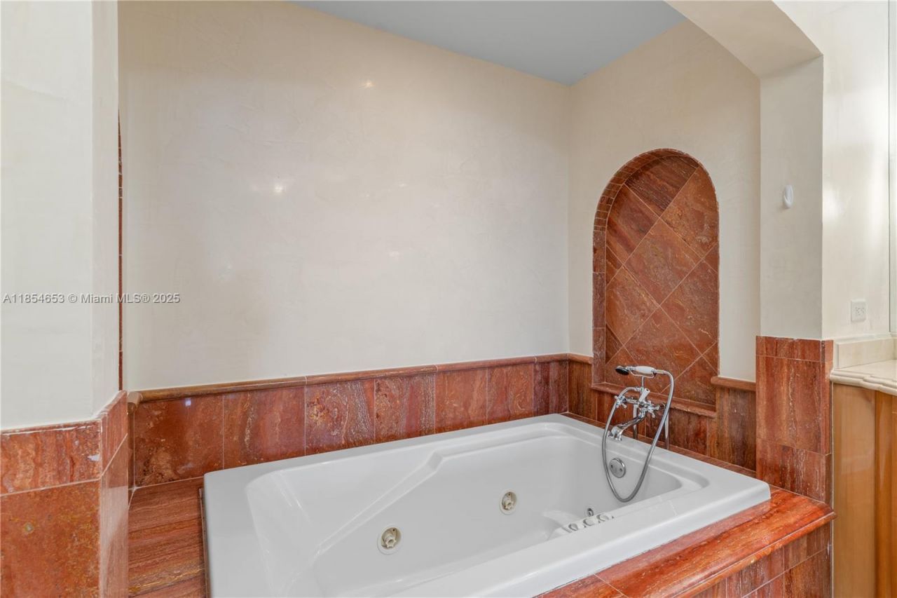 17875 Collins Ave, Unit 705, Sunny Isles Beach, FL 33160 Photo