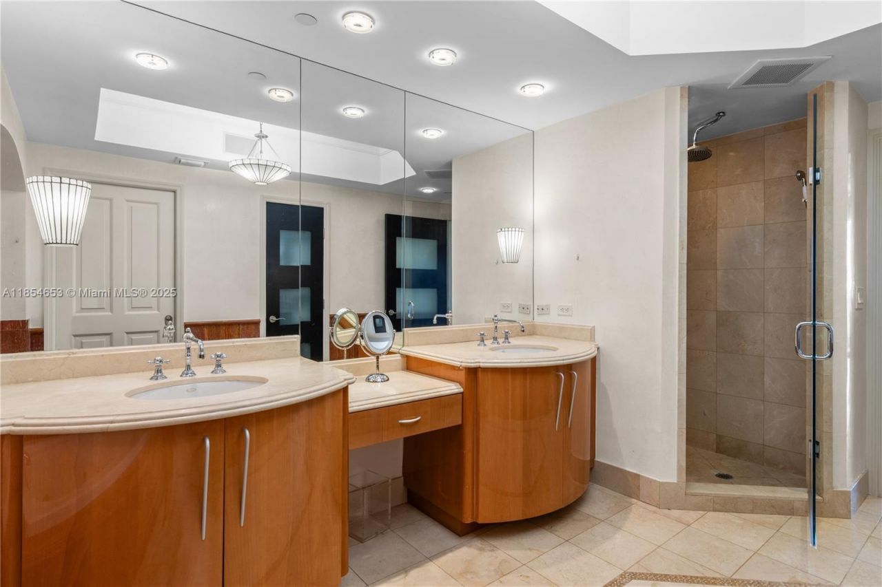 17875 Collins Ave, Unit 705, Sunny Isles Beach, FL 33160 Photo