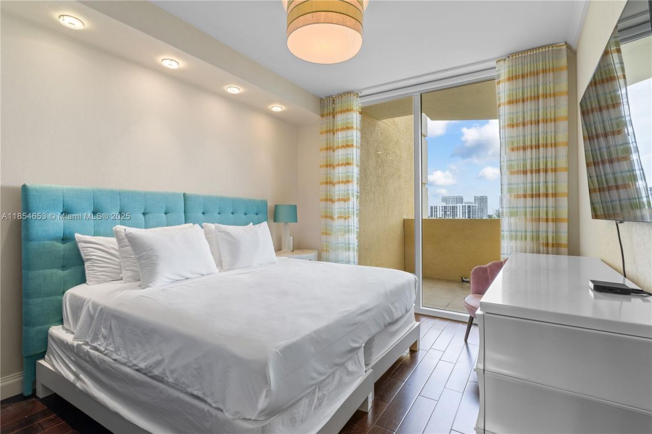 17875 Collins Ave, Unit 705, Sunny Isles Beach, FL 33160 Photo