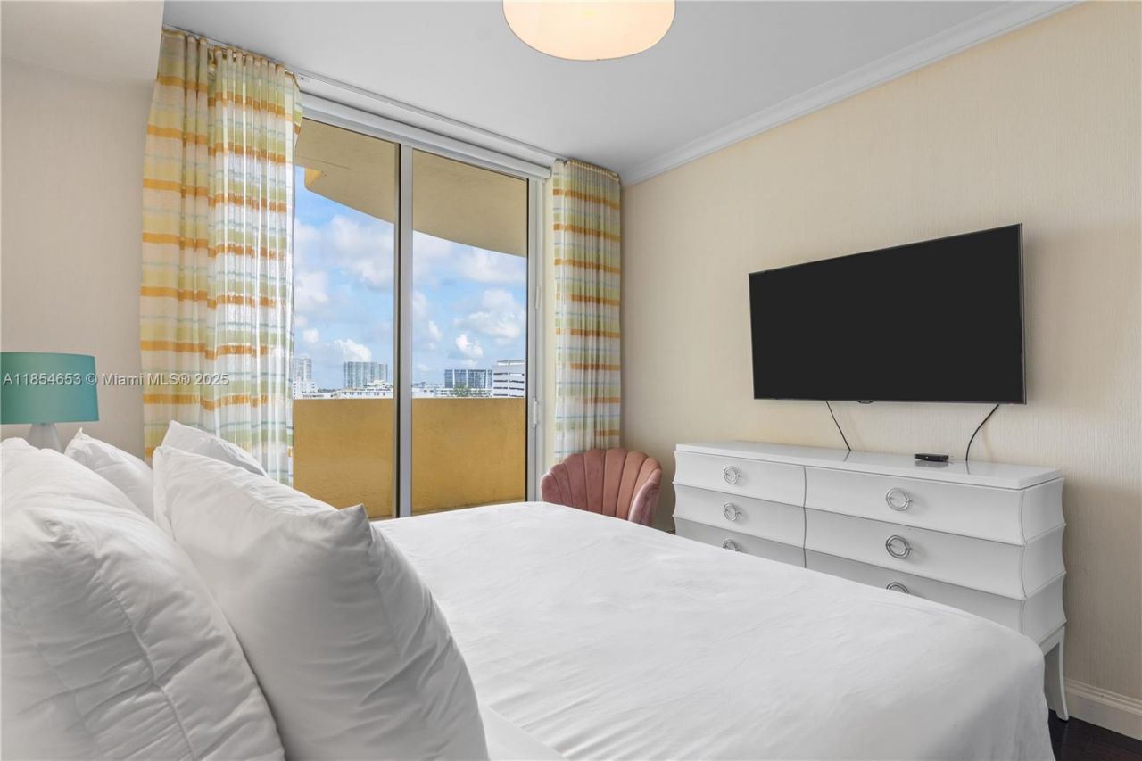 17875 Collins Ave, Unit 705, Sunny Isles Beach, FL 33160 Photo