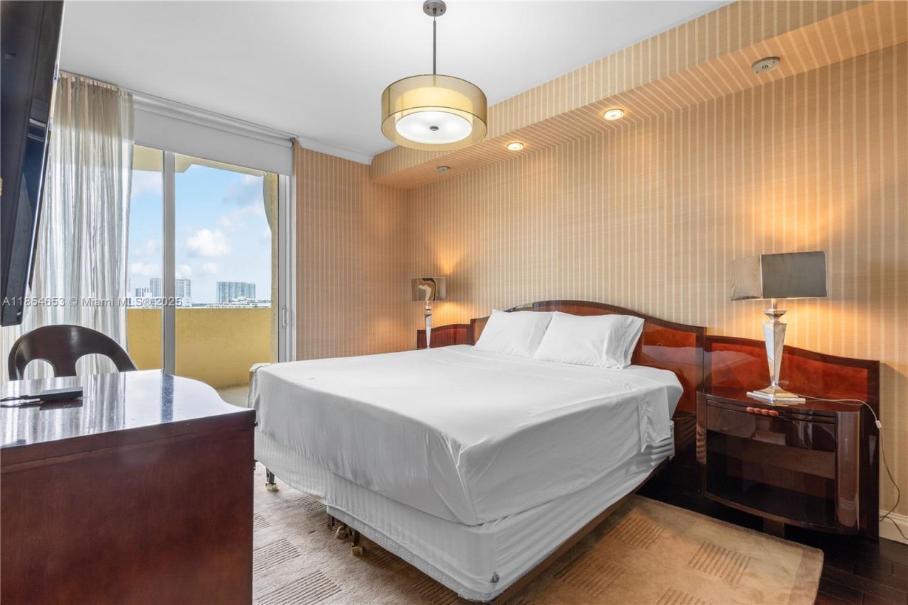 17875 Collins Ave, Unit 705, Sunny Isles Beach, FL 33160 Photo