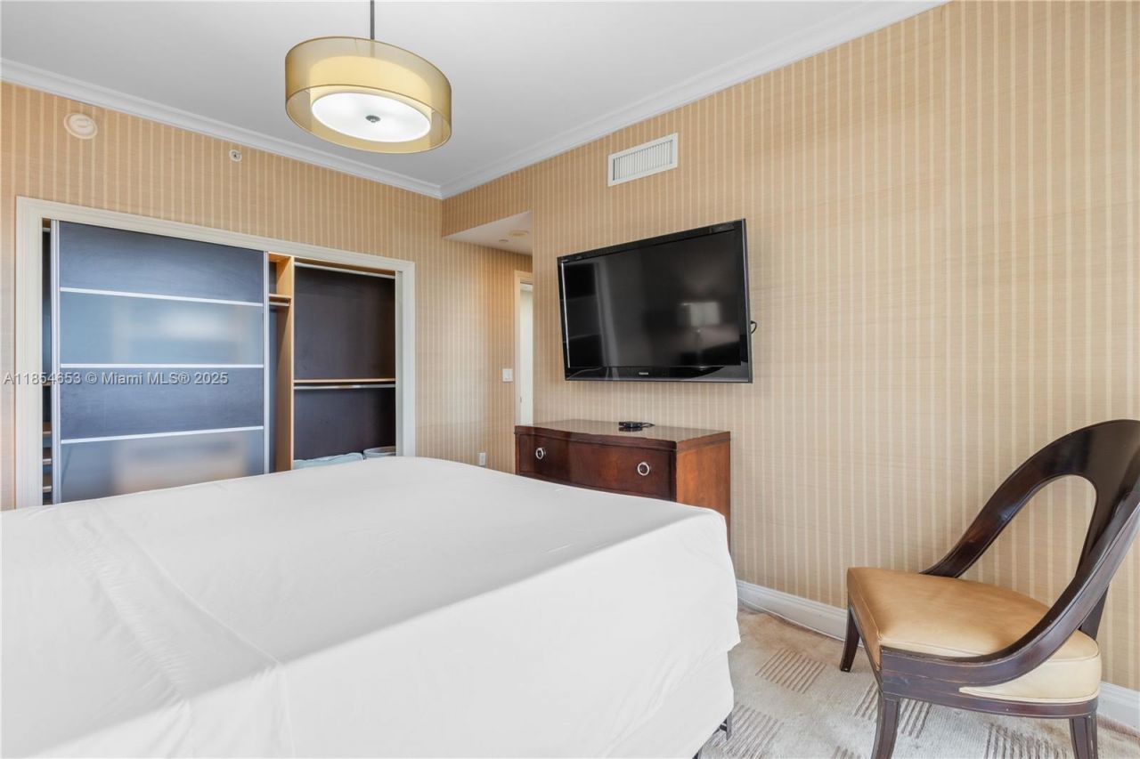 17875 Collins Ave, Unit 705, Sunny Isles Beach, FL 33160 Photo