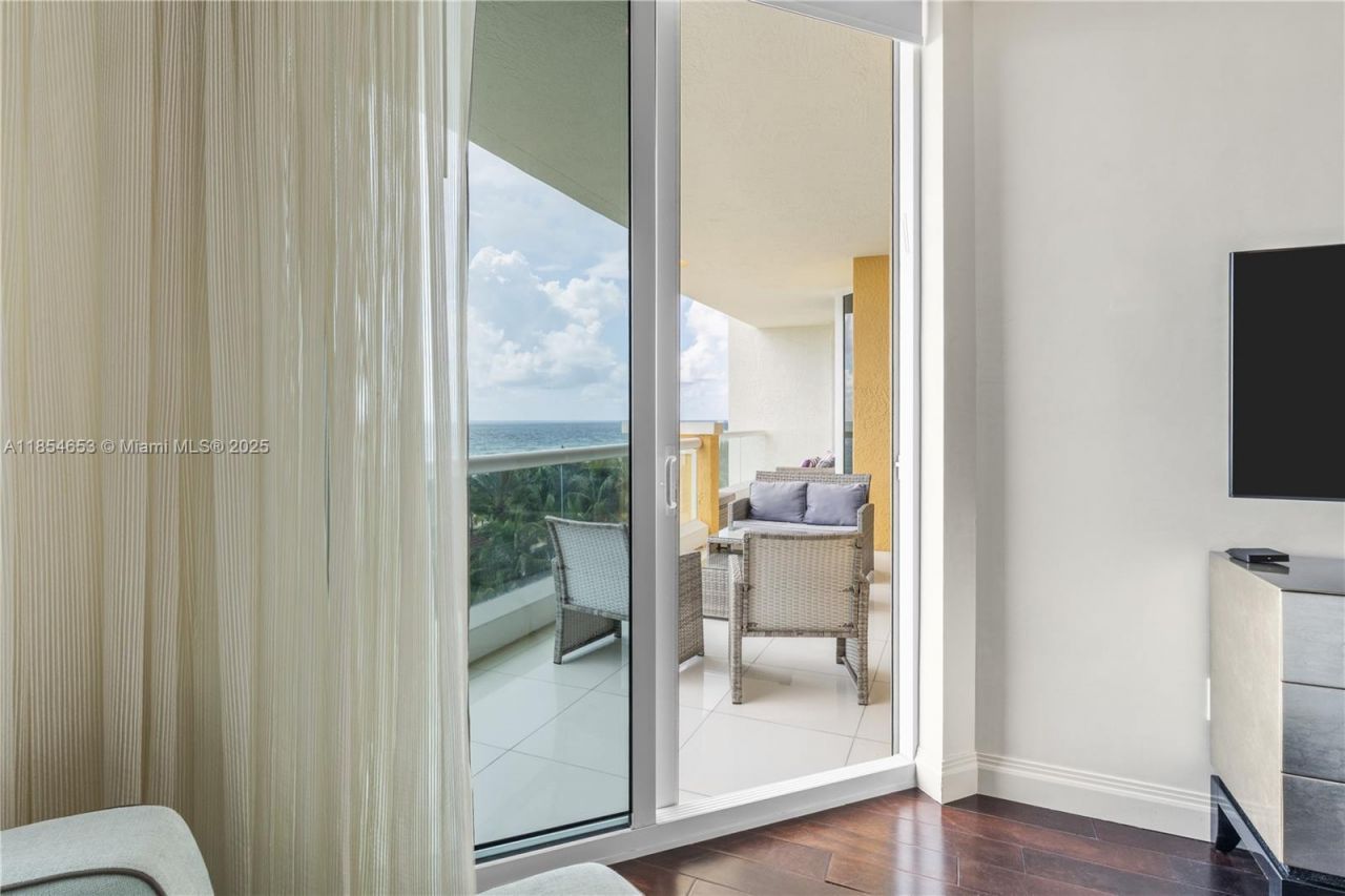 17875 Collins Ave, Unit 705, Sunny Isles Beach, FL 33160 Photo