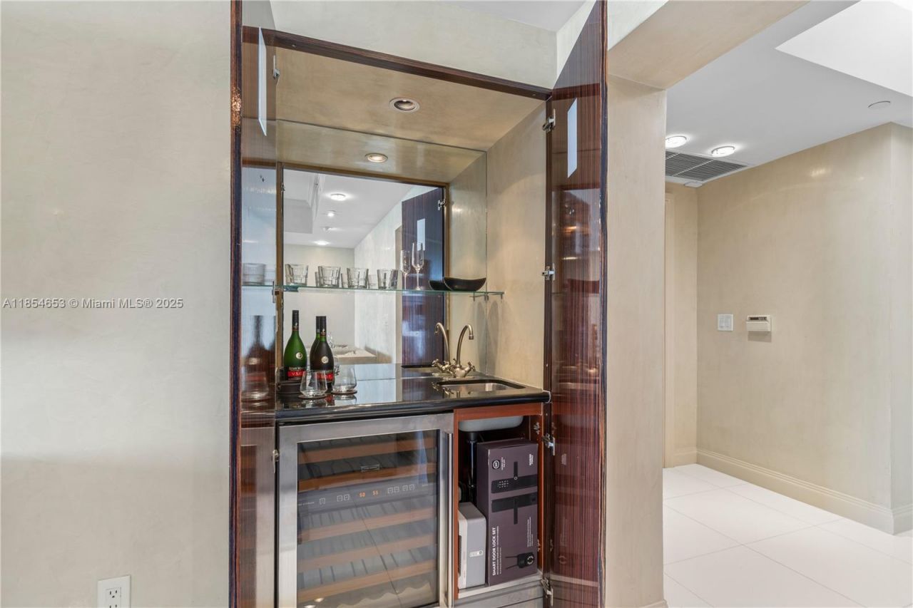 17875 Collins Ave, Unit 705, Sunny Isles Beach, FL 33160 Photo