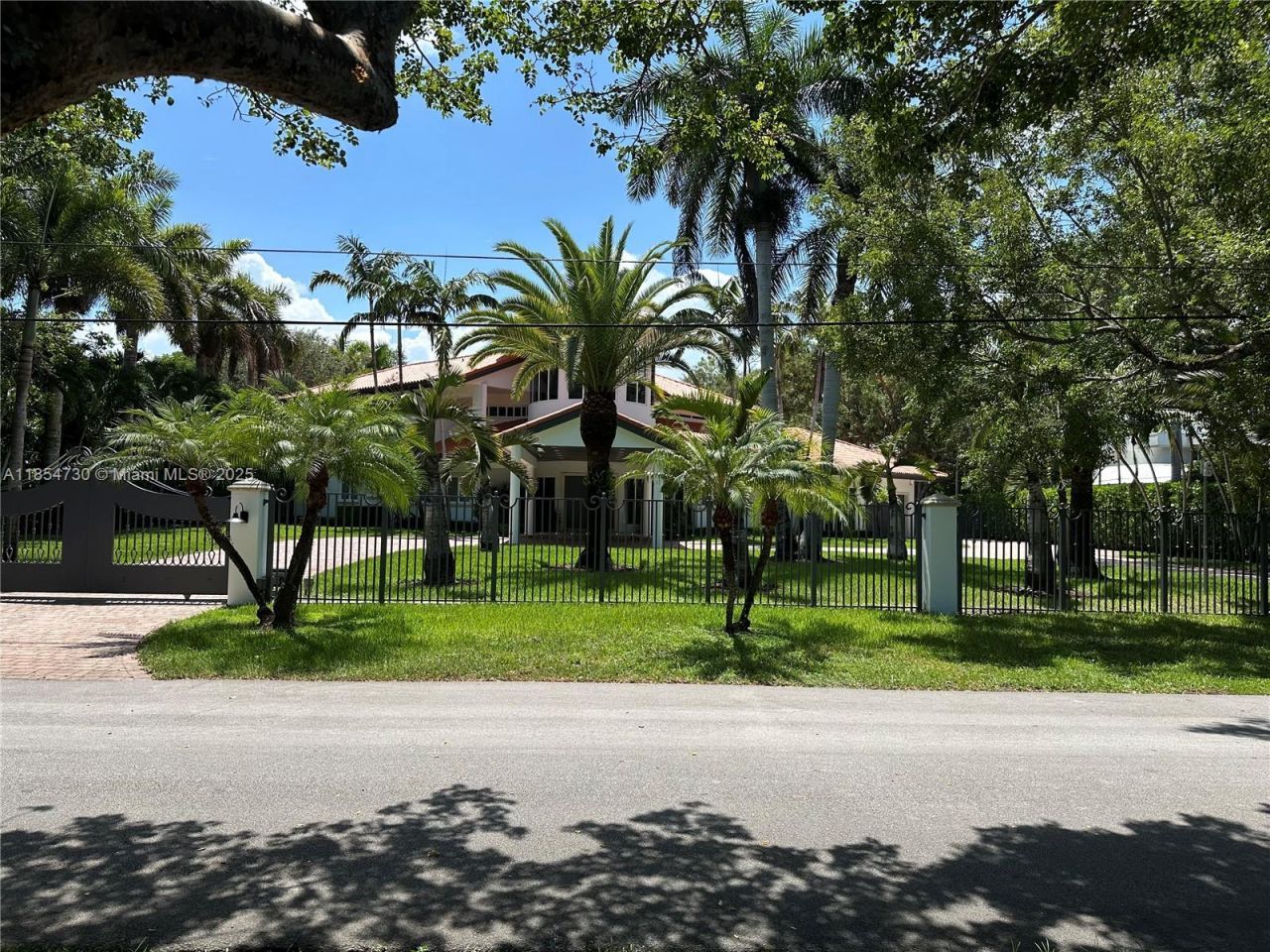 10600 SW 69th Ave, Pinecrest, FL 33156 Photo