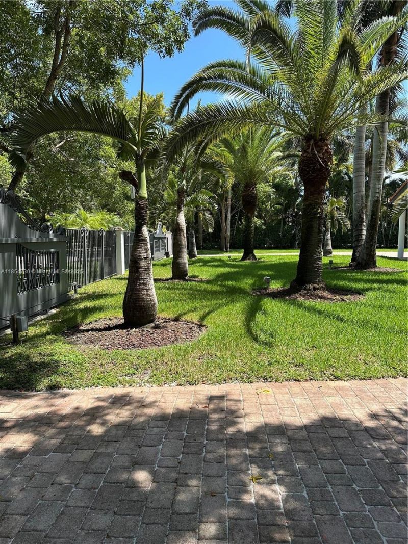 10600 SW 69th Ave, Pinecrest, FL 33156 Photo