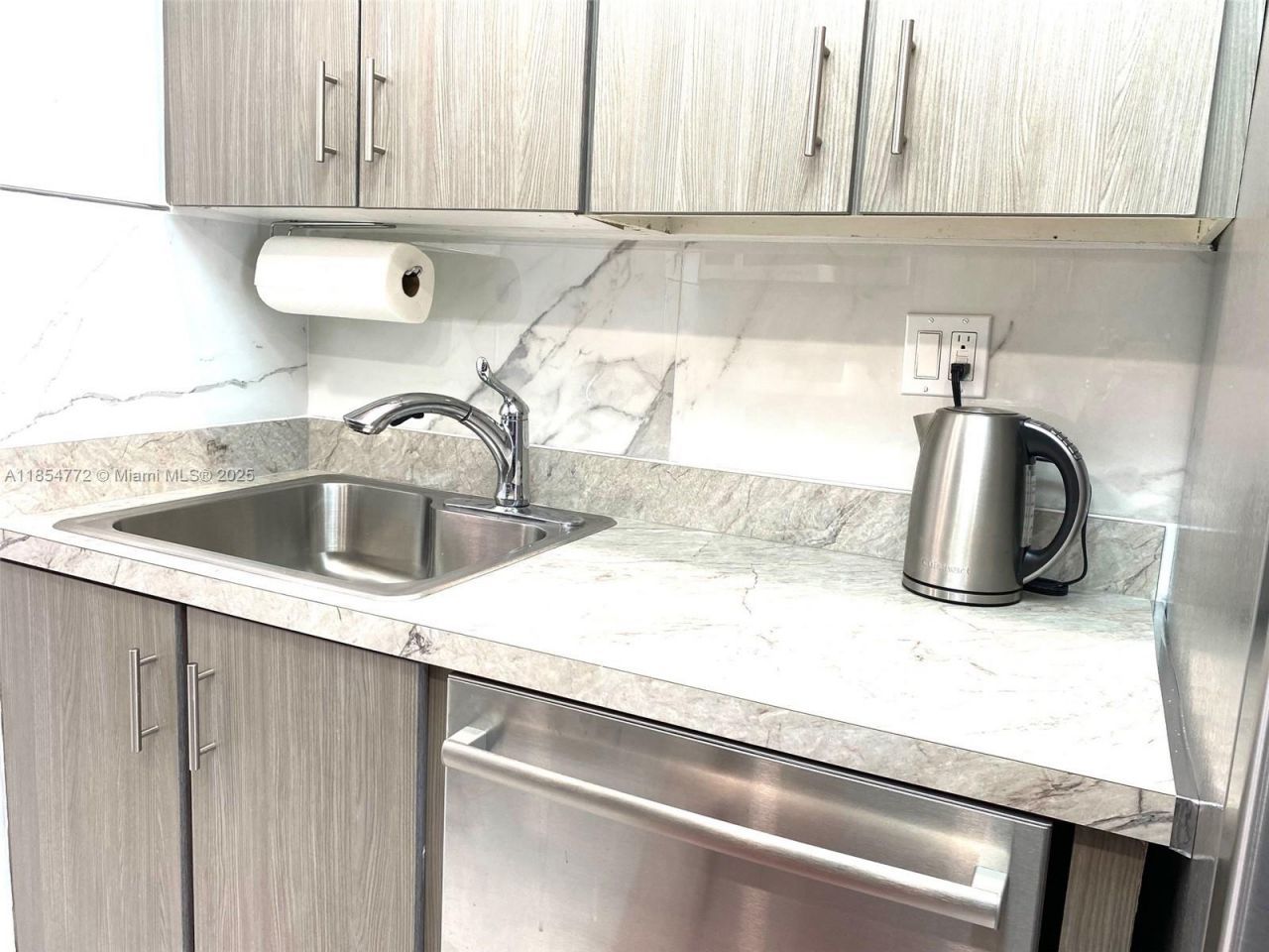 251 174th St, Unit 615, Sunny Isles Beach, FL 33160 Photo