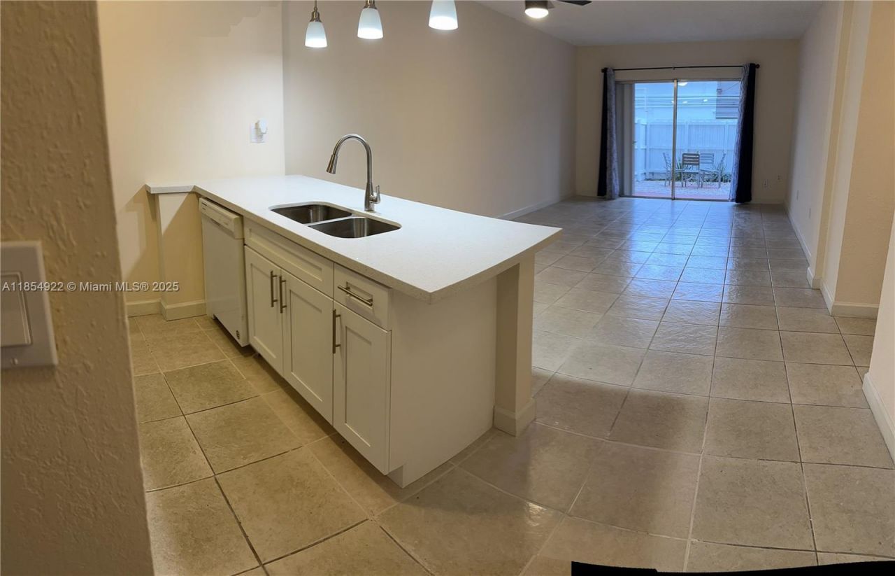 10900 SW 104th St, Unit 118, Miami, FL 33176 Photo