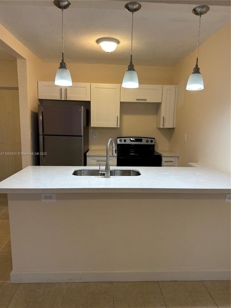 10900 SW 104th St, Unit 118, Miami, FL 33176 Photo